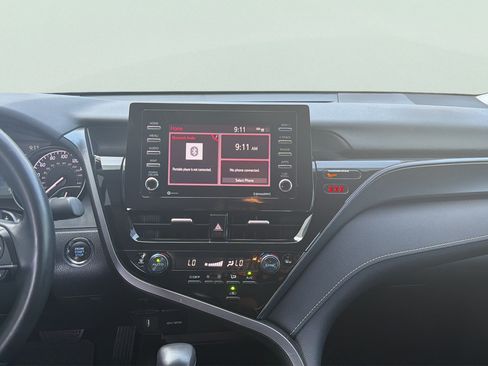 Used 2023 Toyota Camry SE w/ Convenience Package AWD/4WD image 4