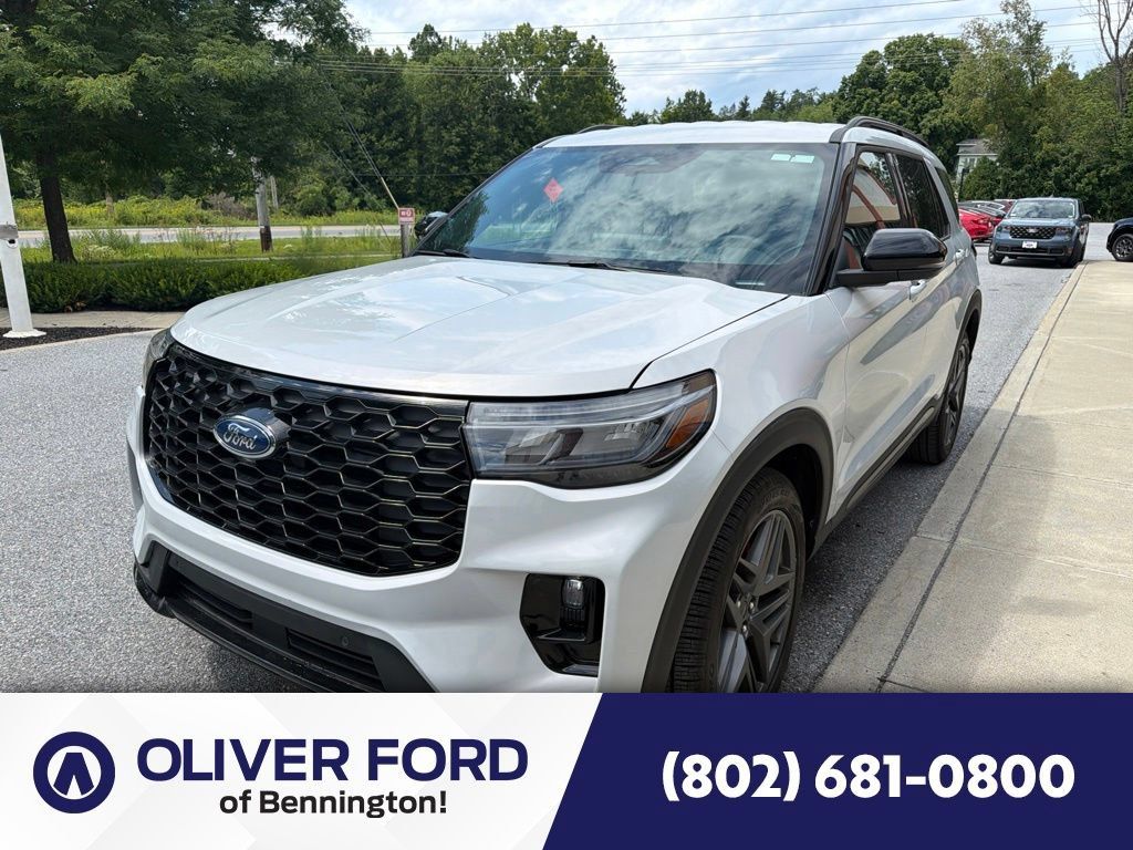 Used 2026 Ford Explorer ST-Line w/ ST-Line Street Pack AWD/4WD image 3