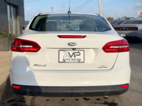 Used 2015 Ford Focus SE w/ SE Cold Weather Package FWD image 4