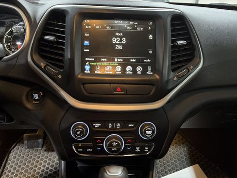 Used 2016 Jeep Cherokee Trailhawk w/ Comfort/Convenience Group AWD/4WD image 14