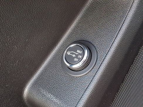 Used 2020 Chevrolet Traverse LT w/ Driver Confidence II Package image 27