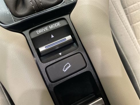 Certified 2025 Honda HR-V LX image 29