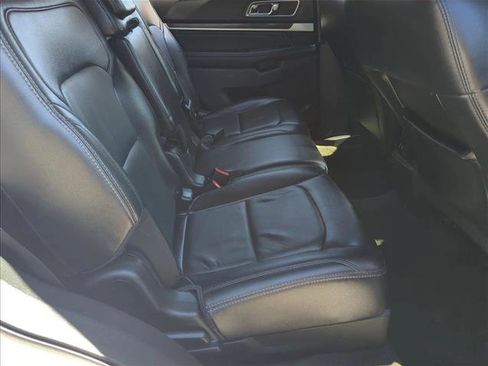 Used 2018 Ford Explorer Limited image 20