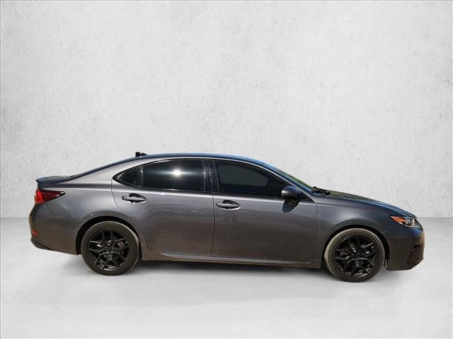 Used 2017 Lexus ES 350 w/ Ultra Luxury Package FWD image 4