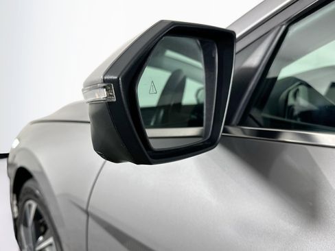 Used 2024 Hyundai Elantra Limited FWD image 16