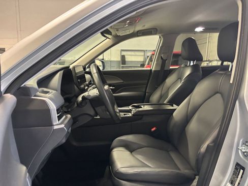 Used 2025 Toyota Grand Highlander XLE image 38