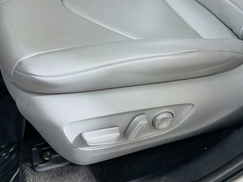 Certified 2024 Toyota Highlander XLE AWD/4WD image 17