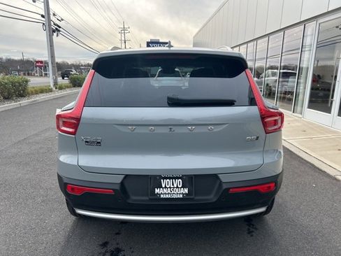 Certified 2025 Volvo XC40 B5 Core image 4
