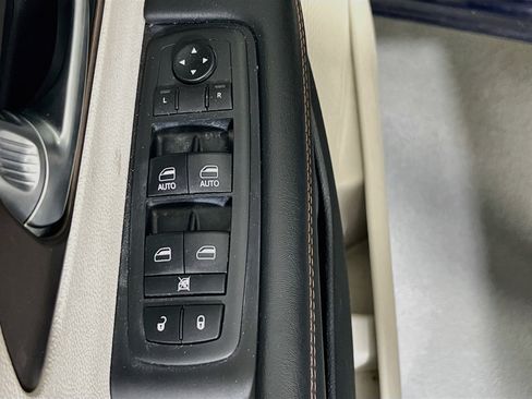 Used 2018 Chrysler Pacifica LX FWD image 17