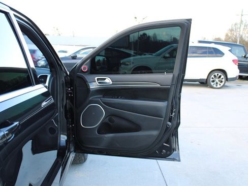 Used 2014 Jeep Grand Cherokee SRT image 35