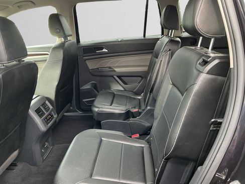 Used 2023 Volkswagen Atlas SE w/ Panoramic Sunroof Package image 13