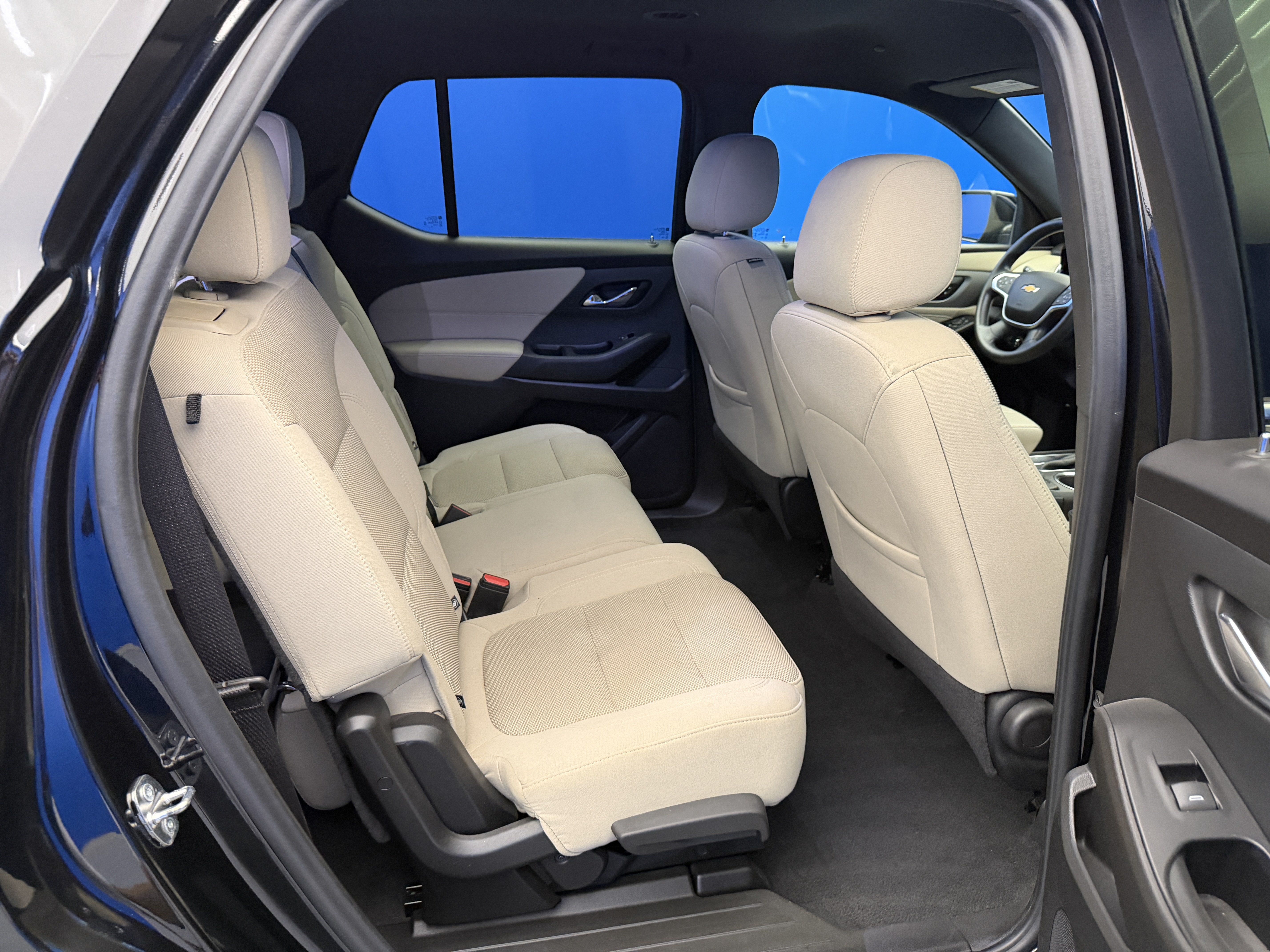 Used 2023 Chevrolet Traverse LS FWD image 24