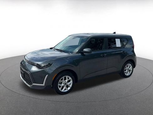 Used 2025 Kia Soul LX w/ LX Technology Package FWD image 8