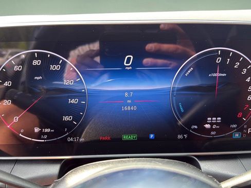 Used 2025 Mercedes-Benz GLC 350e 4MATIC image 30