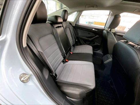 Used 2025 Volkswagen Jetta SE w/ Sunroof Package image 29