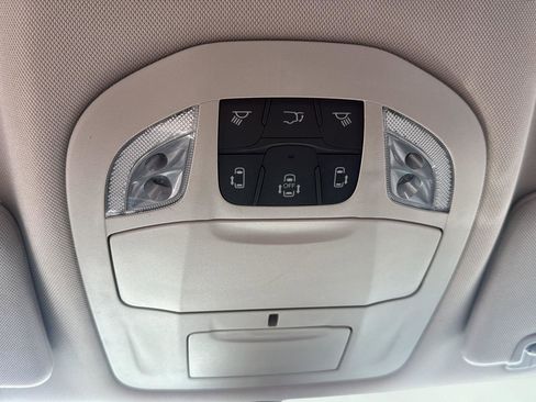 Used 2023 Chrysler Pacifica Touring-L image 30