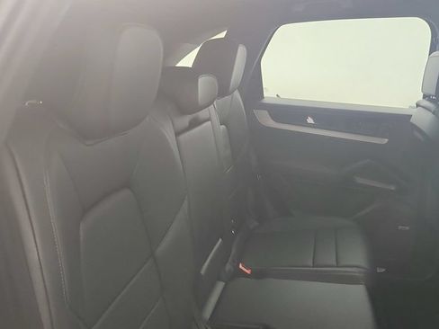 Used 2025 Porsche Cayenne AWD/4WD image 21