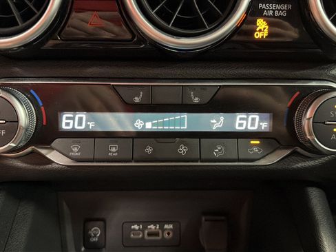 Used 2025 Nissan Sentra SR FWD image 27