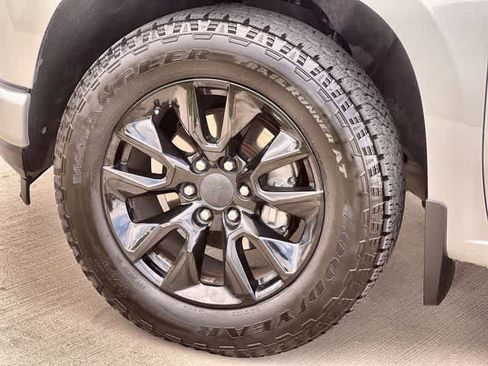 Used 2022 Chevrolet Silverado 1500 Custom w/ LPO, Dark Essentials Package RWD image 9