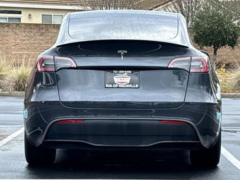 Used 2025 Tesla Model Y Long Range image 8