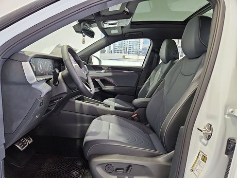 New 2026 Volkswagen Tiguan SE R-Line FWD image 17