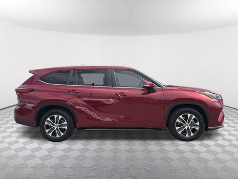 Used 2023 Toyota Highlander XLE FWD image 18