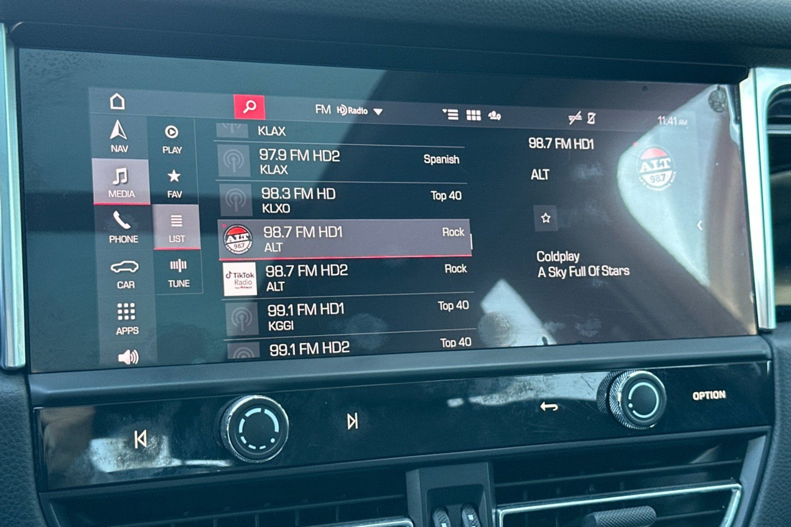 Certified 2023 Porsche Macan S AWD/4WD image 18