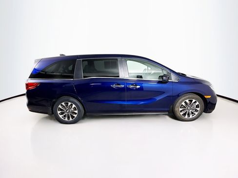 Certified 2024 Honda Odyssey EX-L image 2