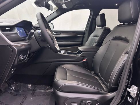 New 2025 Jeep Grand Cherokee Limited image 12