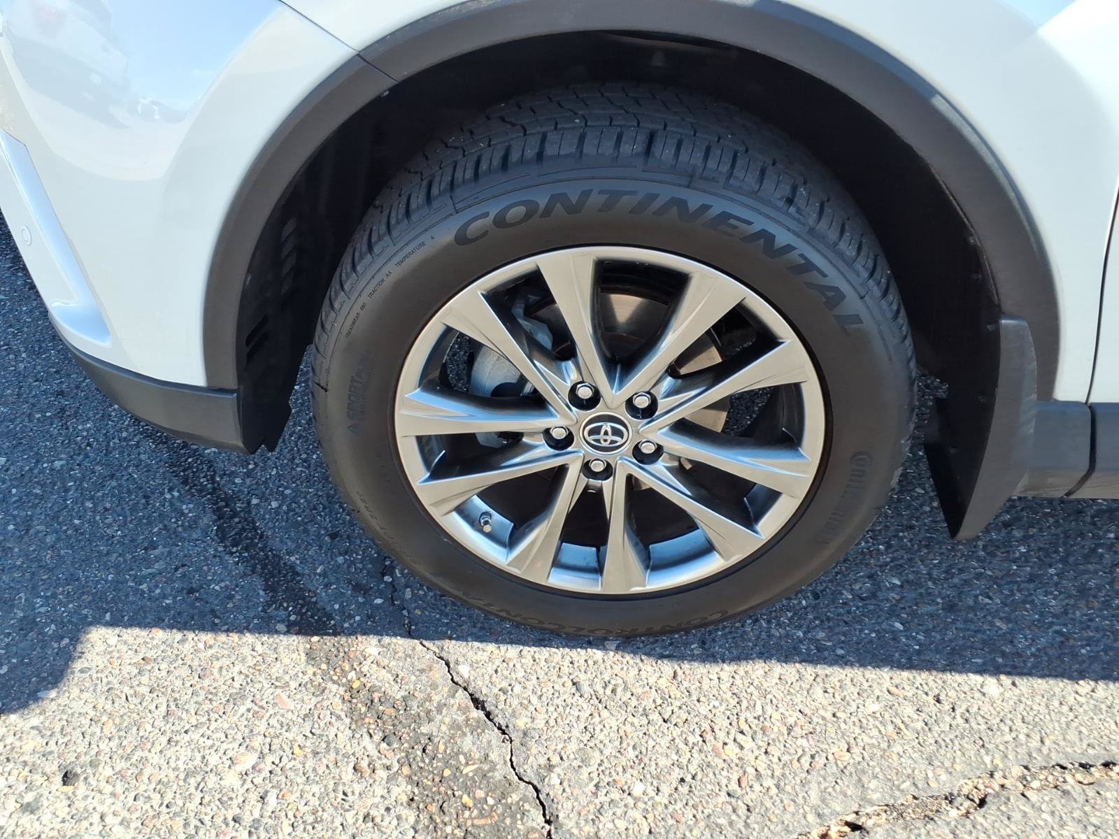 Used 2018 Toyota RAV4 Limited w/ Advanced Technology Package FWD image 9