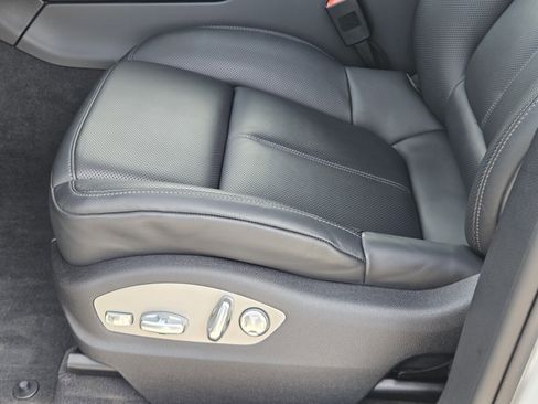 Certified 2025 Porsche Macan image 23