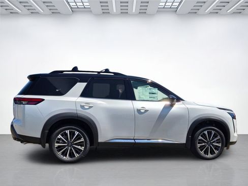 New 2026 Nissan Pathfinder Platinum w/ Cargo Package AWD/4WD image 3