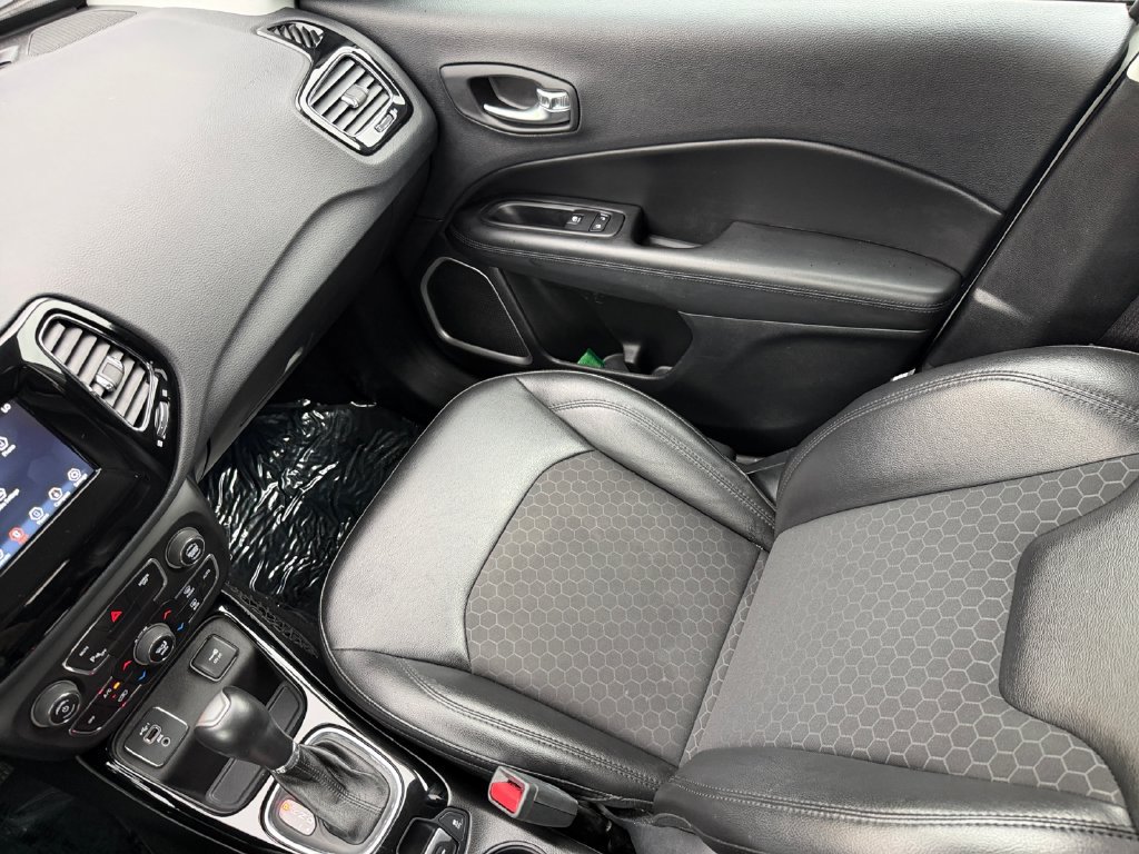 Used 2019 Jeep Compass Latitude FWD image 17