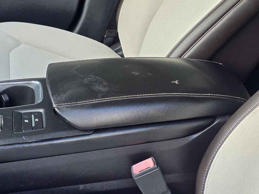 Used 2020 Ford Fusion SE w/ Equipment Group 151A FWD image 8