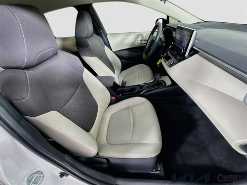 Used 2020 Toyota Corolla LE FWD image 25