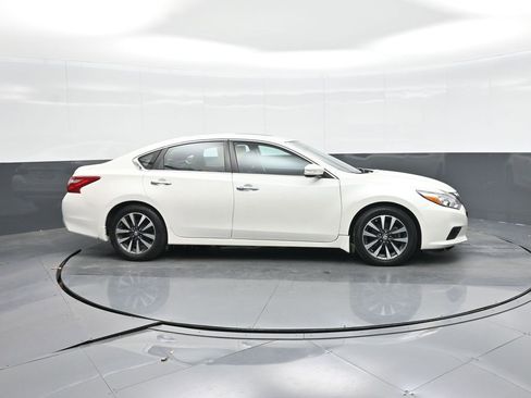 Used 2016 Nissan Altima 2.5 SL w/ 2.5 Technology Package image 10