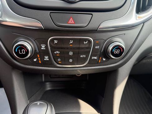 Used 2020 Chevrolet Equinox LT w/ Driver Convenience Package AWD/4WD image 21