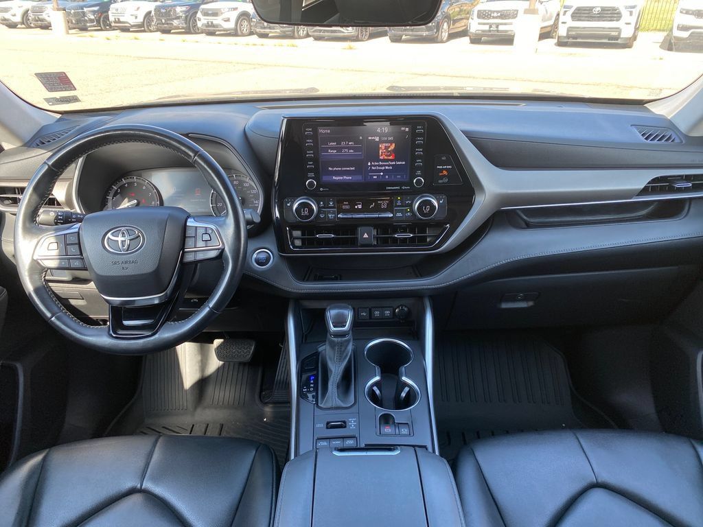 Used 2021 Toyota Highlander XLE AWD/4WD image 44