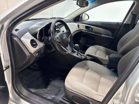 Used 2014 Chevrolet Cruze LT FWD image 21