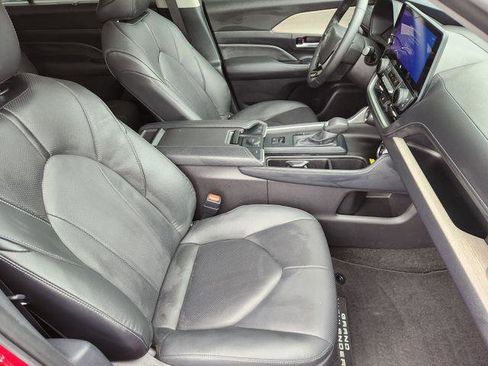 Certified 2025 Toyota Grand Highlander FWD image 12