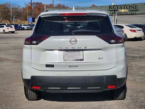Used 2024 Nissan Rogue SV image 6