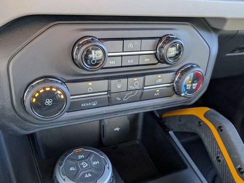 Used 2023 Ford Bronco Badlands image 20