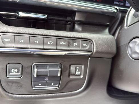Used 2024 Cadillac Escalade ESV Sport w/ LPO, ONYX Package AWD/4WD image 17