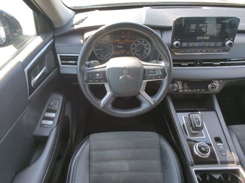 Used 2024 Mitsubishi Outlander SE FWD image 15