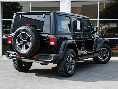 Used 2023 Jeep Wrangler Unlimited Sahara AWD/4WD image 10