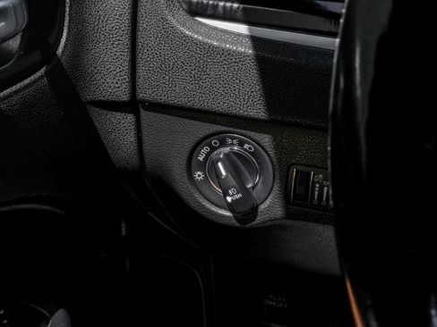 Used 2019 Chrysler 300 S RWD image 35