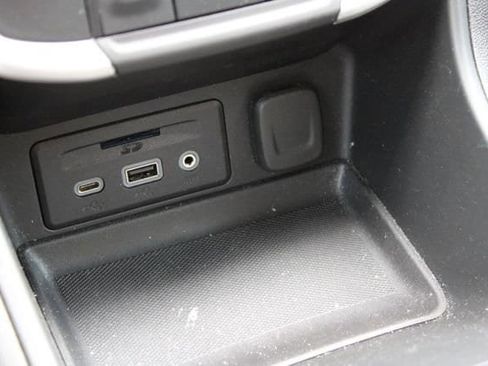 Used 2023 GMC Terrain SLT w/ Tech Package image 26