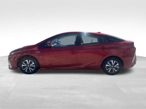 Used 2017 Toyota Prius Prime image 4