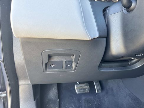 Used 2024 Land Rover Range Rover Velar Dynamic SE image 30