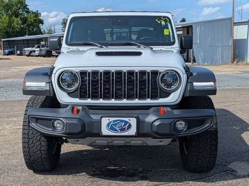 Used 2024 Jeep Gladiator Mojave AWD/4WD image 10